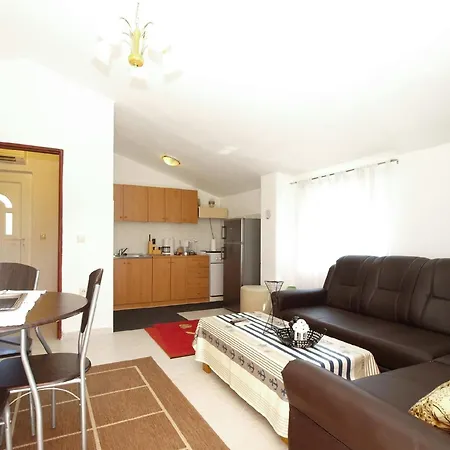 Mit Privatpool Fuer 10 Personen Ca 110 Qm In Fazana-surida, Istrien Istrische Riviera *